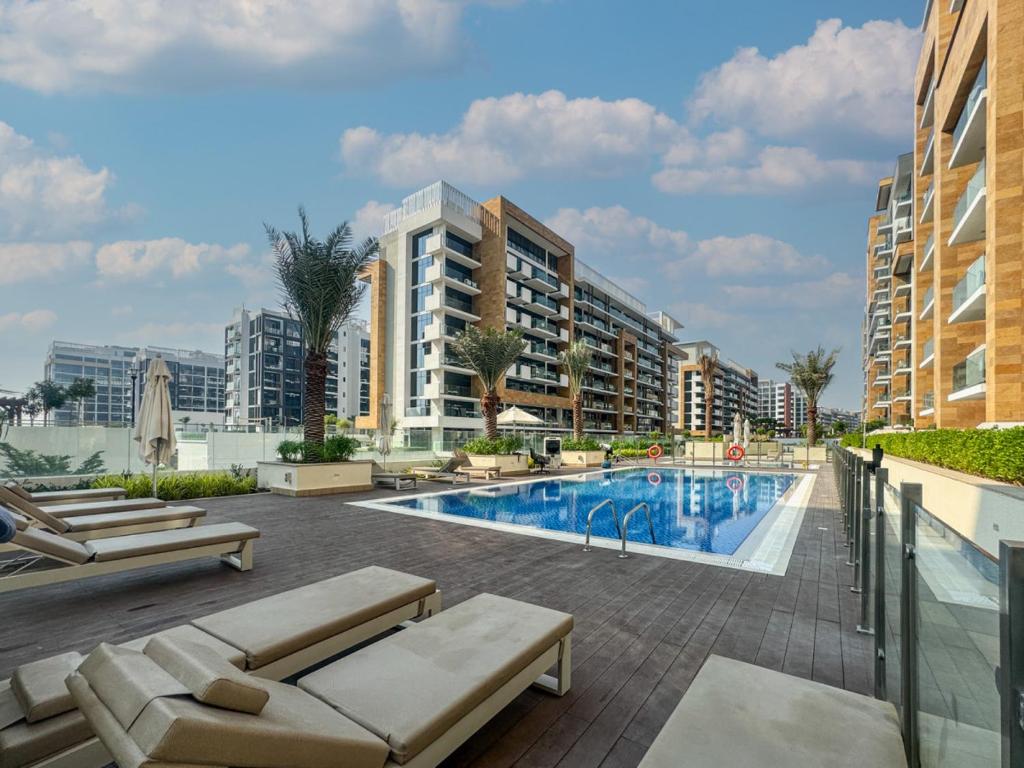 Azizi Riviera Phase 2 lagoon-facing architecture in Meydan